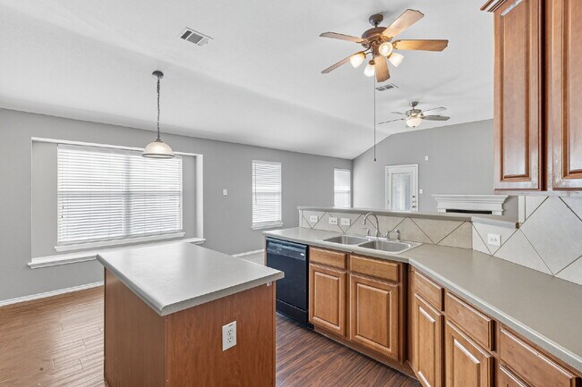 Building Photo - 3 Bedroom in Kyle with Fresh Paint Through...