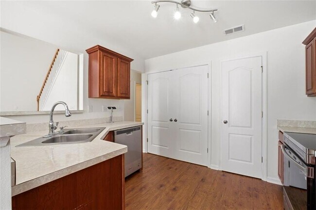 Building Photo - 6425 White Walnut Way