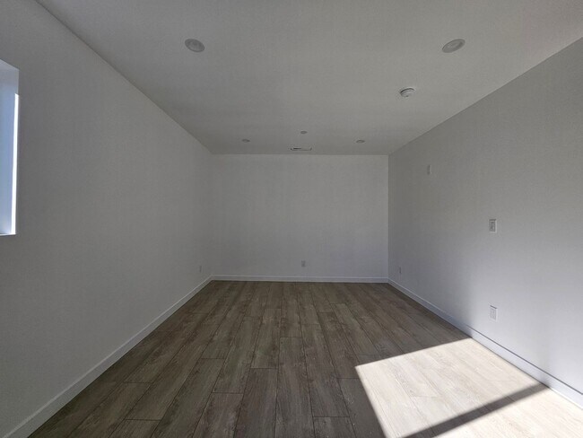 Building Photo - Goleta Properties