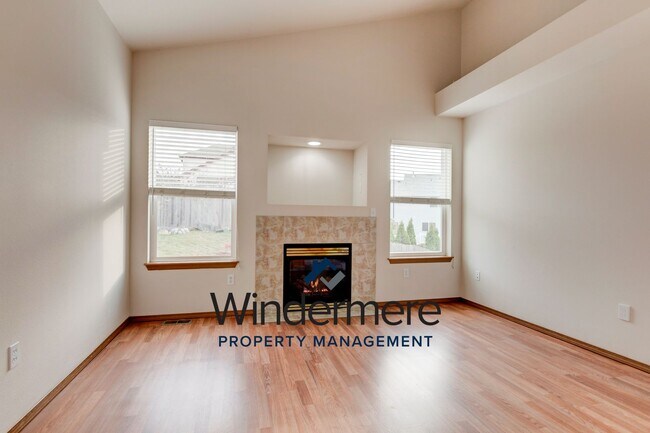 Building Photo - Two story 4 bedroom 2.5 bath Home.