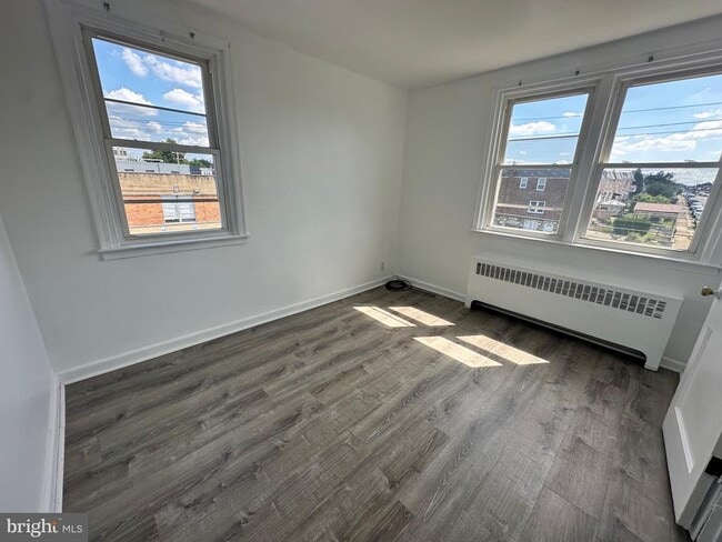 Building Photo - 2749 Levick St