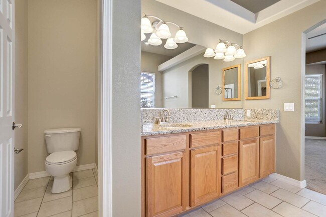 Building Photo - Main Level Living in Pine Creek...Views ar...