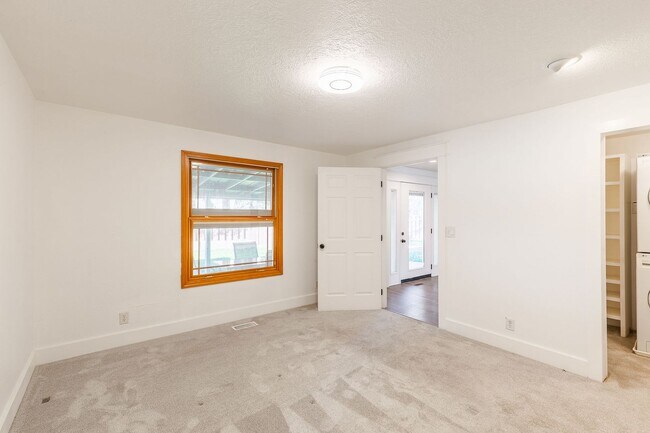 Building Photo - Heart of Eagle 4 Bed 2 Bath Home