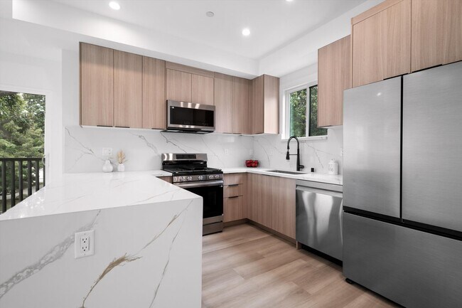 Building Photo - 1840 Stoner Ave