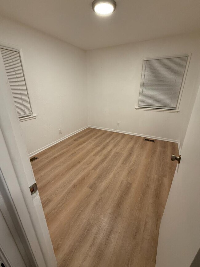 Building Photo - 2607 N Madison Ave