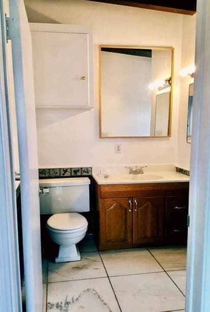 2847 Armacost Ave Bath - 2847 Armacost Ave