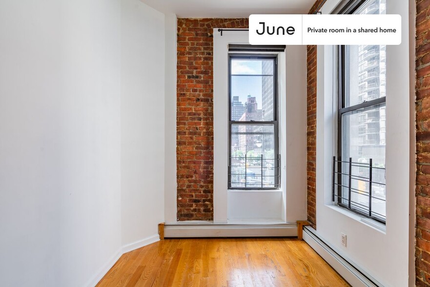 Building Photo - Room in Shared 4 bed/4 bath home