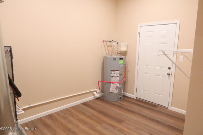 Building Photo - 114 Peonia Rd