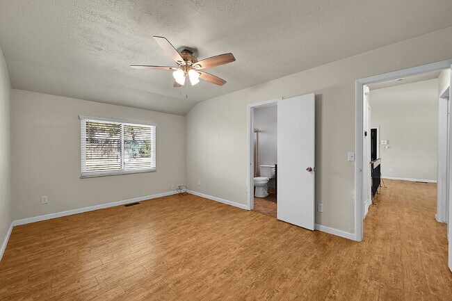 Building Photo - $1,945.00, 4-bed, 2-bath located in Colora...