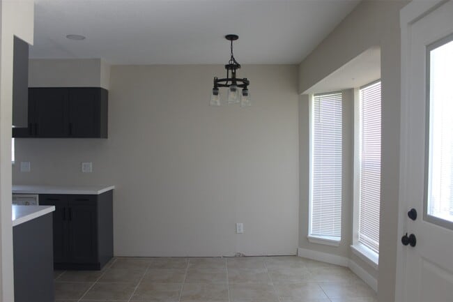 Building Photo - 4920 Deerwood Cir