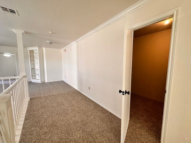 Building Photo - Spacious 4 Bed in Deer Creek