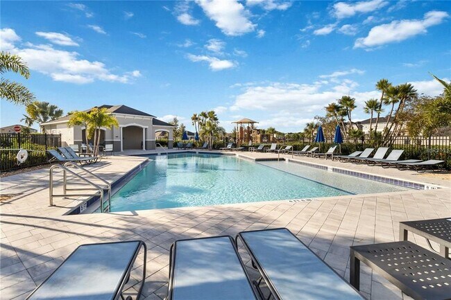 Building Photo - 718 Overpool Ave