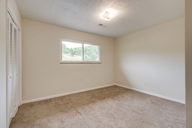 Building Photo - 364 Fir St