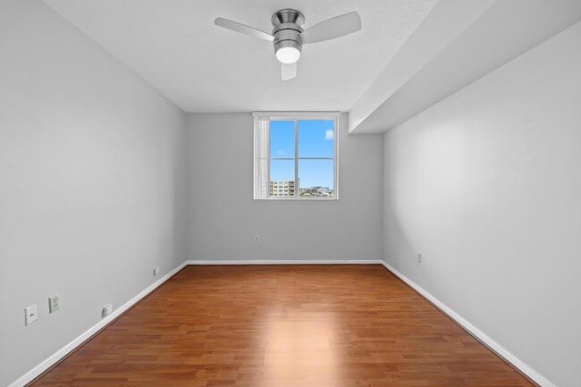 Building Photo - 3020 NE 32nd Ave