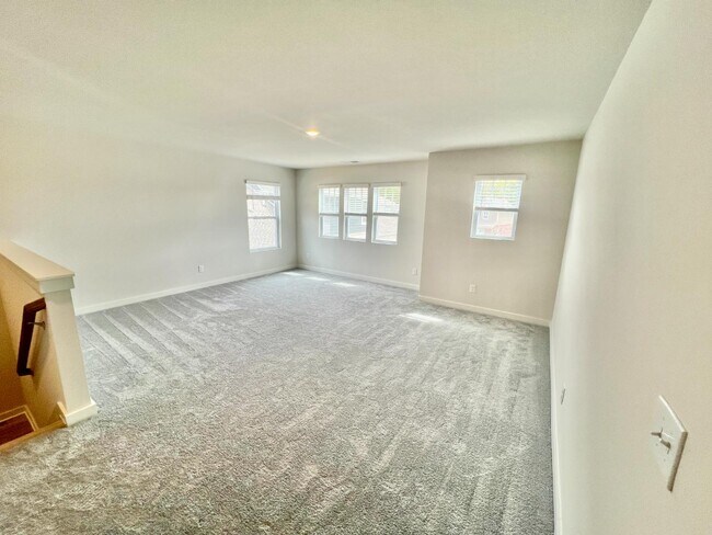 Building Photo - 874 Nightingale Ave