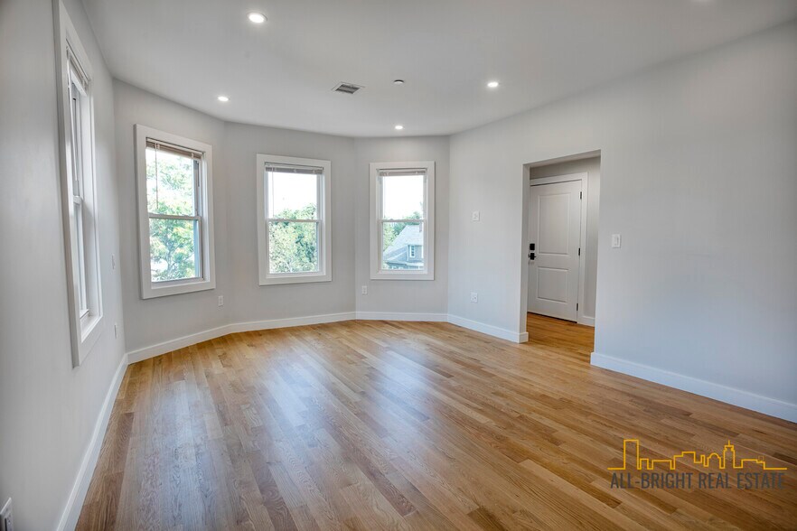 Building Photo - 9 Wenham St