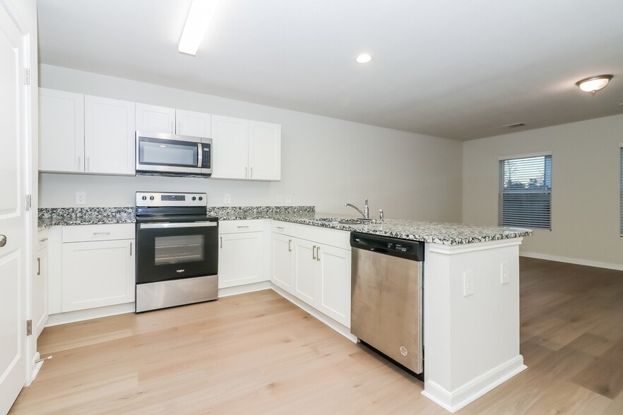 Building Photo - 10070 Cerritos dr