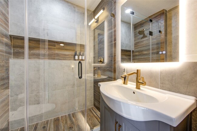 Building Photo - 3201 Westridge St