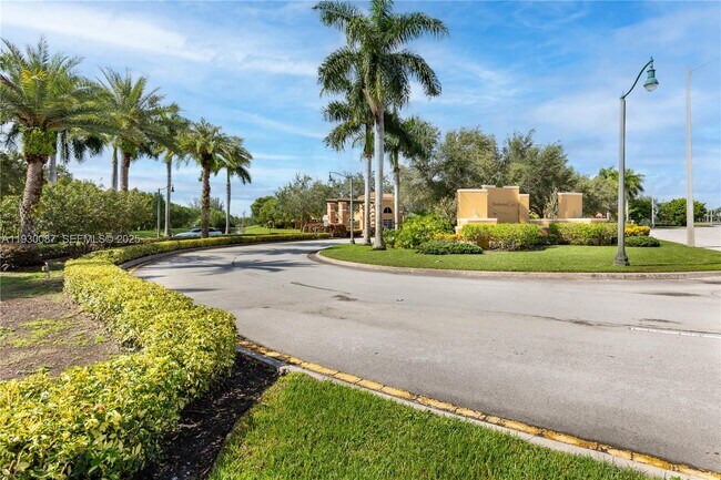 Building Photo - 1009 SW 144th Ave