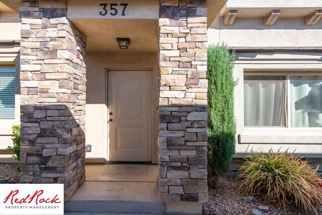 Building Photo - 3 Bedroom Two-Story Home Near Scenic Trails