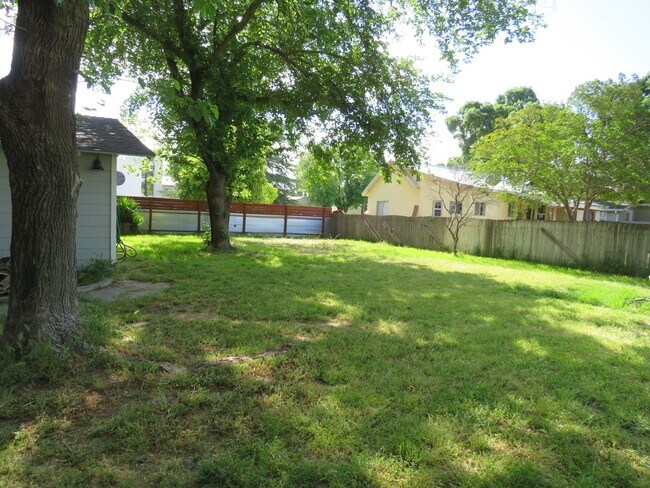 Building Photo - Home in Orland Available Now!