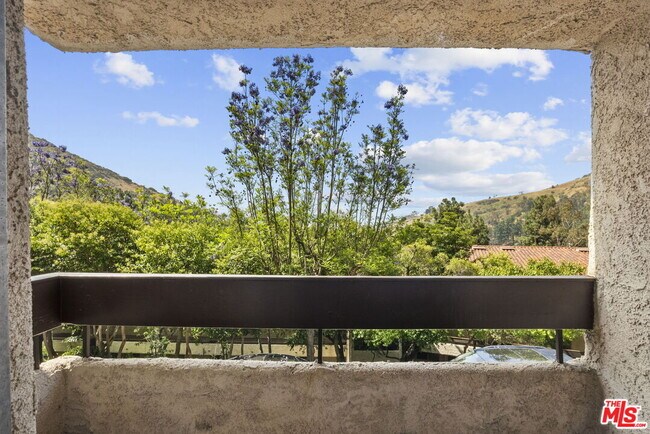 Building Photo - 2700 Cahuenga Blvd