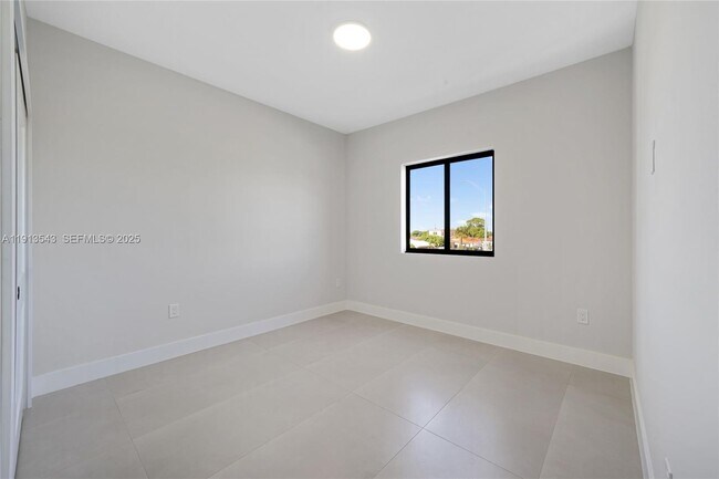 Building Photo - 4313 E 8th Ct