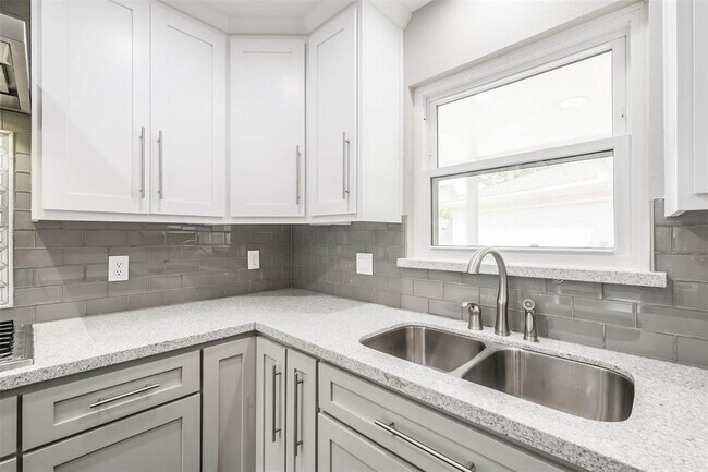 Building Photo - 4738 Whispering Falls Dr