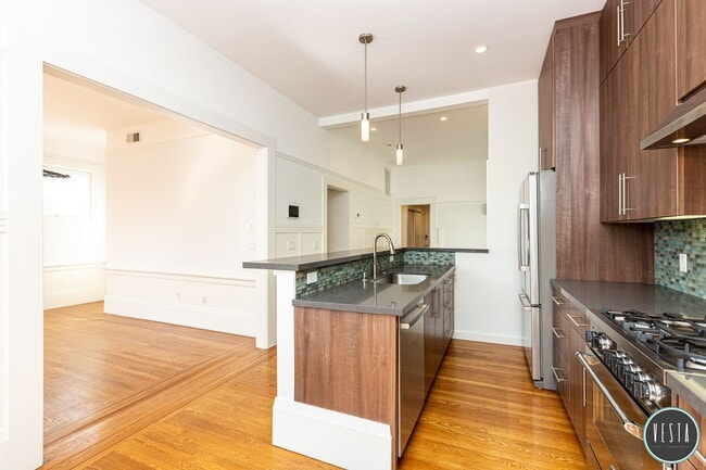 Building Photo - SOPHISTICATED 2-BD DREAM HOME WITH DIGITAL...
