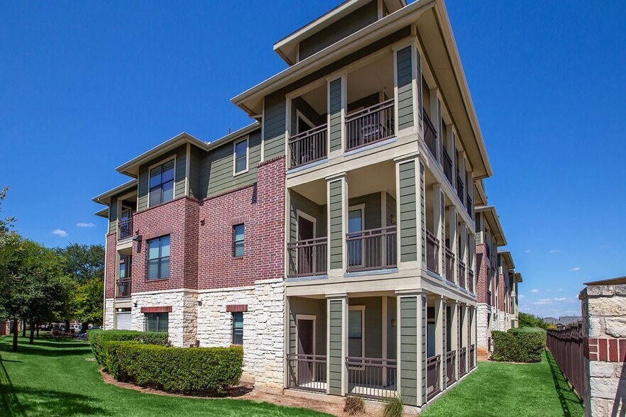 Building Photo - 9725 N Lakeline Blvd