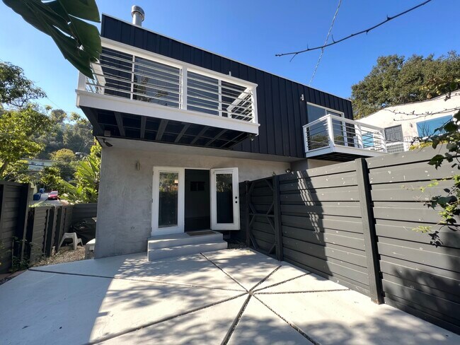 Building Photo - 6121 Glen Holly St