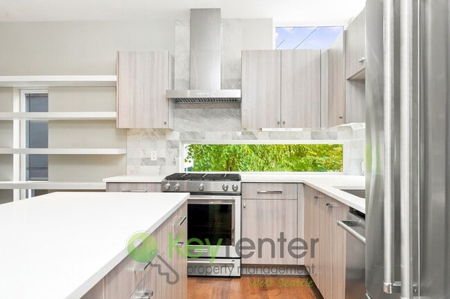 Building Photo - 4107 SW Oregon St