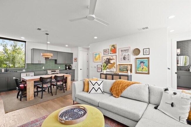 Building Photo - 3406 E 17th St