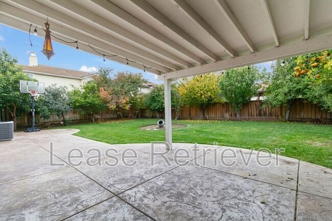 Building Photo - 265-269 S Sonrisa St