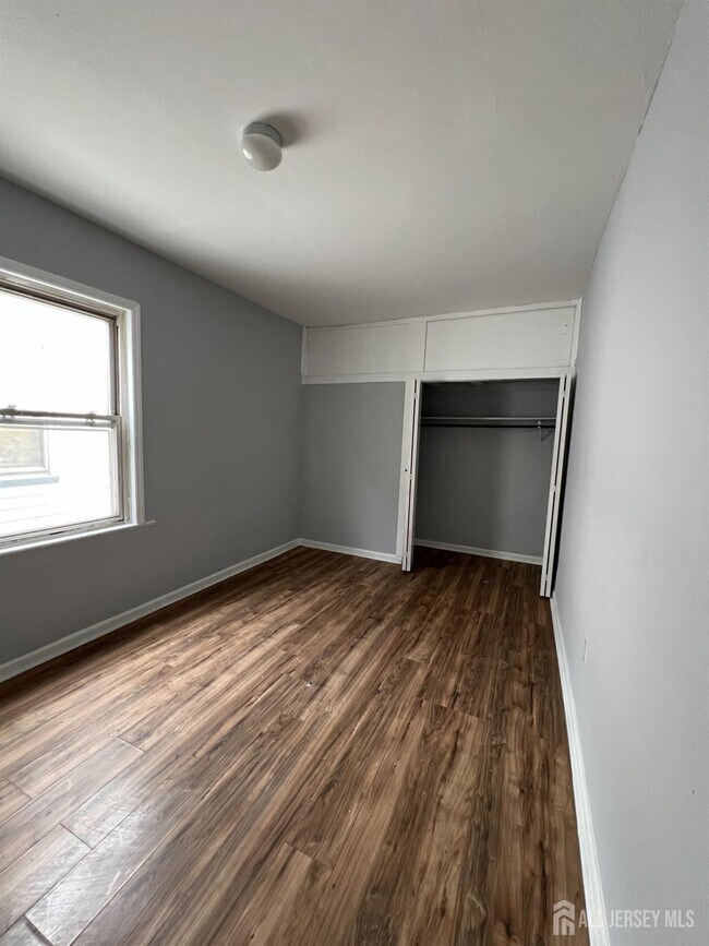 Building Photo - 498 Norwood St