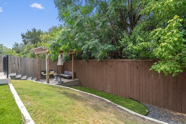 Building Photo - 127 Thelonious Dr