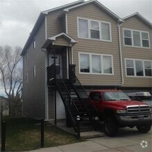 Building Photo - 4 Bedroom 3 1/2 Bath Condo in Hawks Ridge