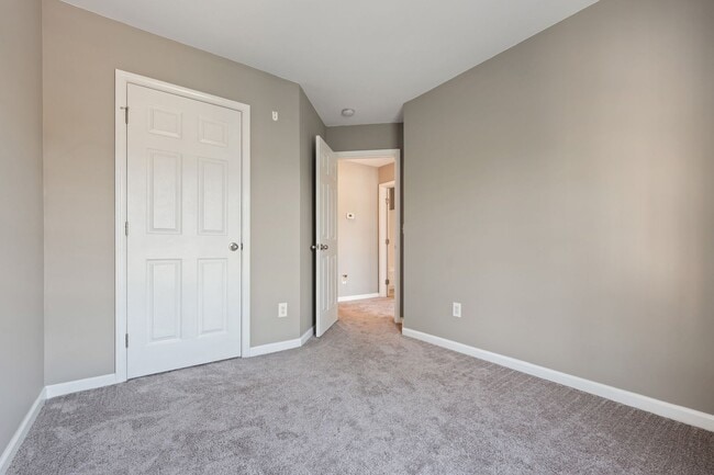 Building Photo - Stunning 3 Story Townhome in South Durham!