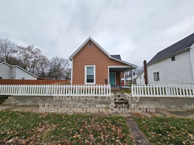 Building Photo - 826 W 2nd St