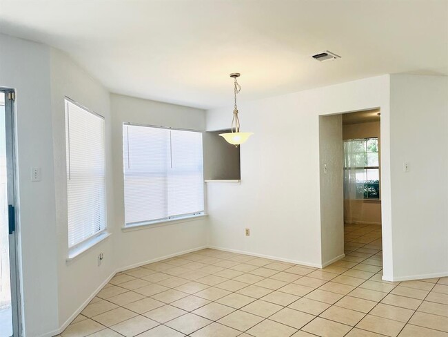 Building Photo - 8905 Curlew Dr