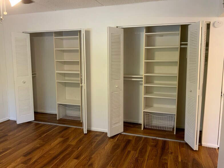 Building Photo - 3135 Shady Dell Ln