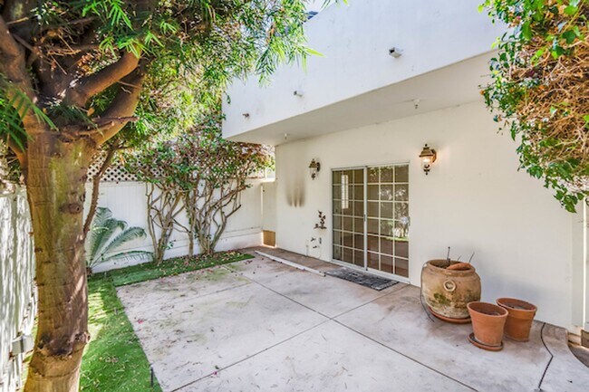 Building Photo - Stand Alone in Golden Hills of Redondo Beach!