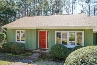 Building Photo - One Bedroom Home!