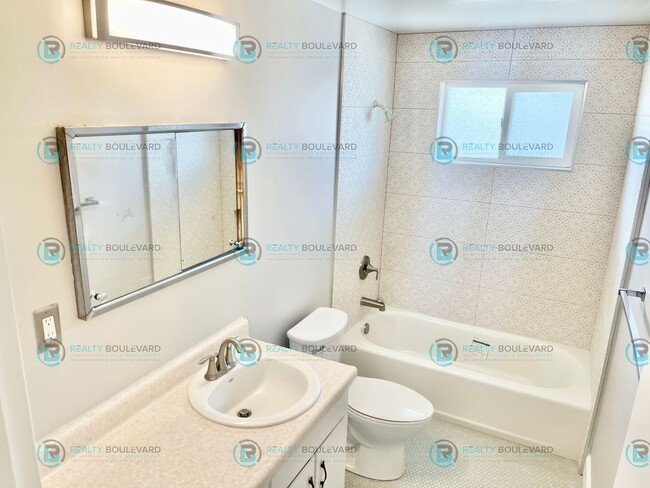 Building Photo - Perfect home in Reno with 2 car garage, ba...