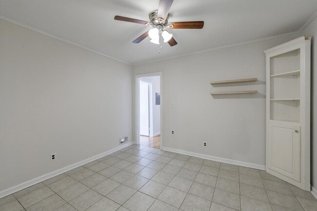Building Photo - 1238 Lindenwood Ln NE