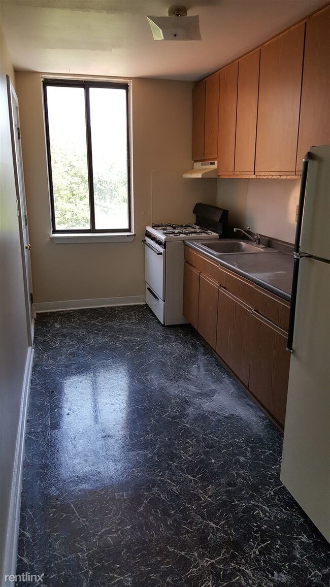 Building Photo - 3 br, 1 bath  - The Kirkwood