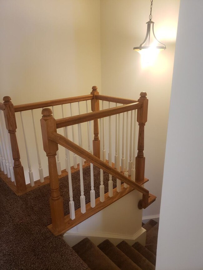 Building Photo - Gorgeous 3 Bedroom 3.5 Bathroom Brick Town...