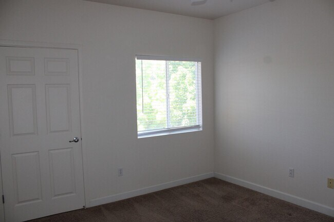 Building Photo - 501 Gibson Dr