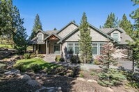 Building Photo - Single Level Gorgeous Awbrey Glen home!