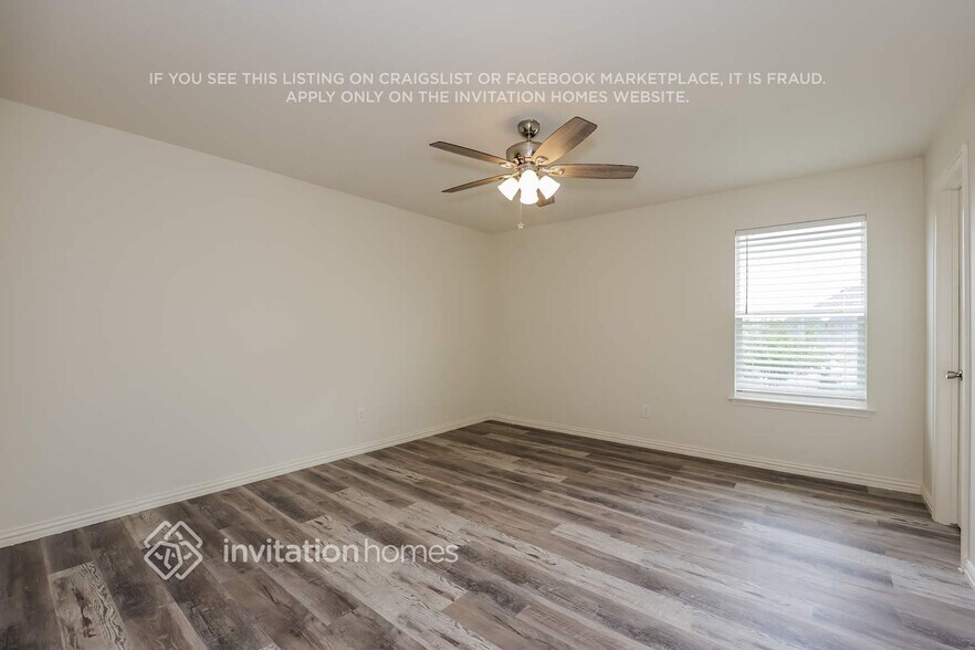 Building Photo - 215 Equestrian Dr